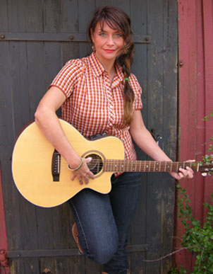Christina Lindberg med gitarren