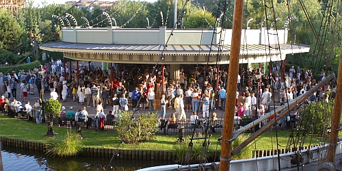 Sommardans på Liseberg och dansbanan Polketten. Foto: Liseberg